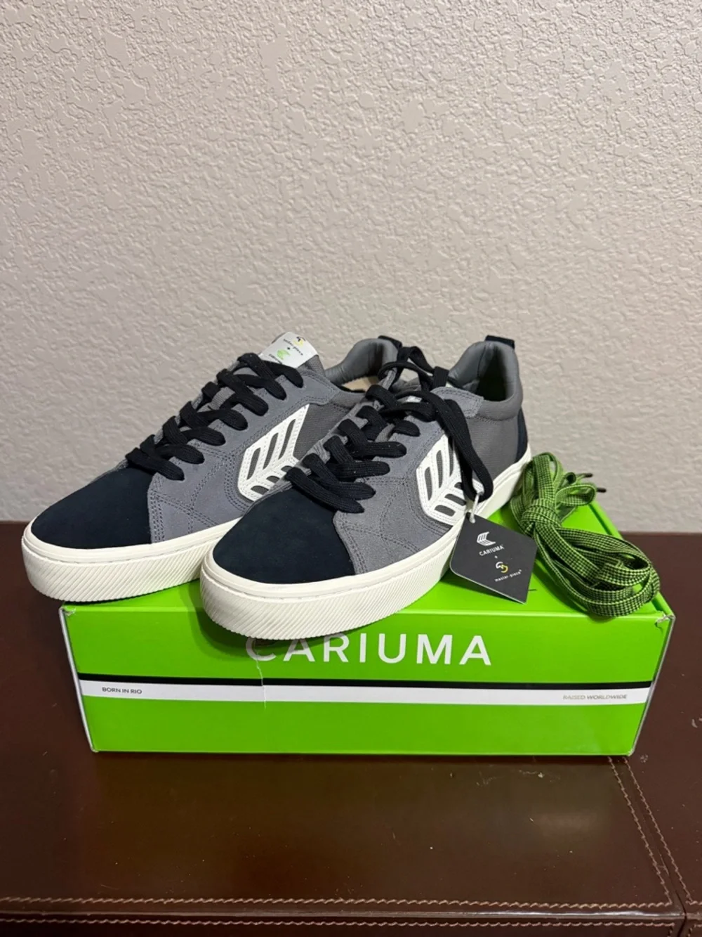 New Cariuma The Catiba Pro Black Leather Gray Suede Skate Shoe Men 10.5 Women 12 - Picture 1 of 7